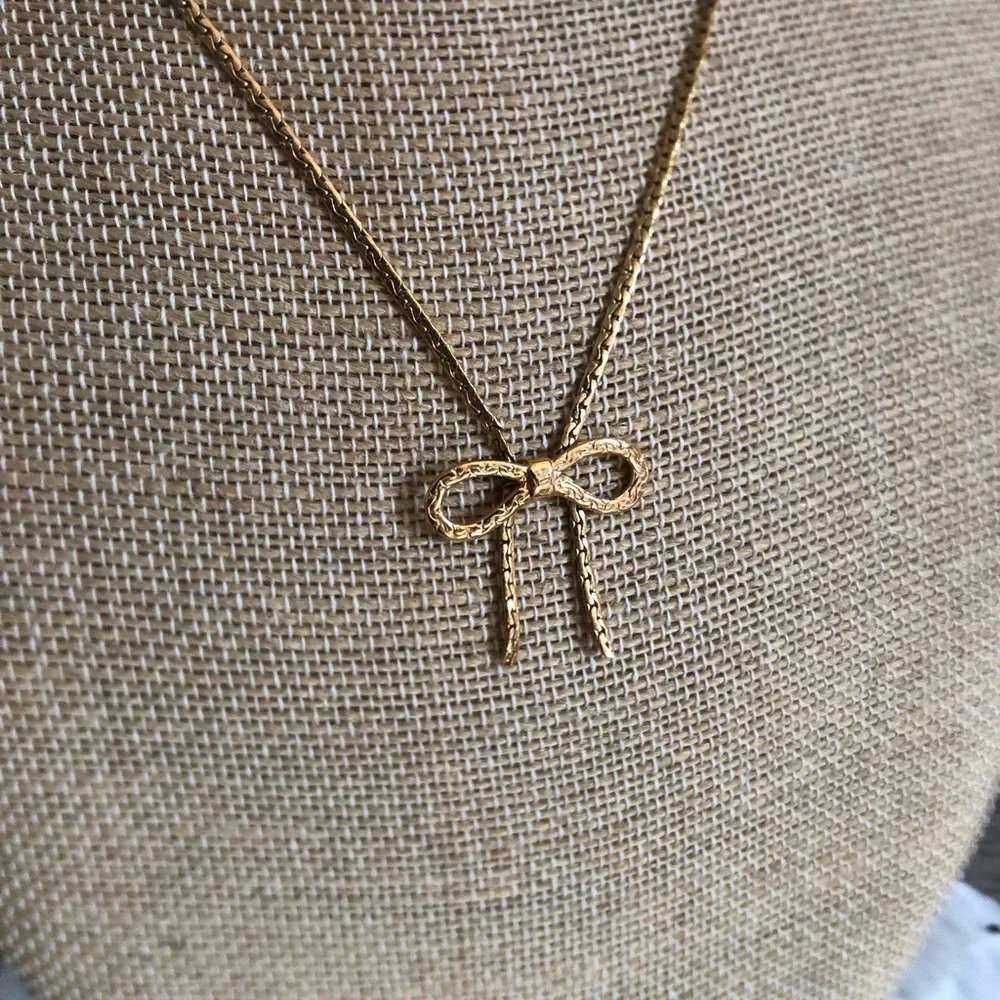 Vtg 70s Avon Gold Bow Necklace - Picture 2 of 10